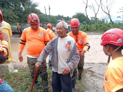 Lluvias intensas provocan nuevas inundaciones en Barahona; Defensa Civil mantiene alerta