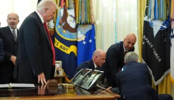 Ejecutivo farmacéutico se desmaya en el Despacho Oval durante anuncio de reducción de precios de medicamentos