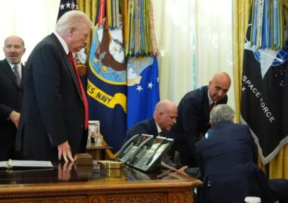 Ejecutivo farmacéutico se desmaya en el Despacho Oval durante anuncio de reducción de precios de medicamentos