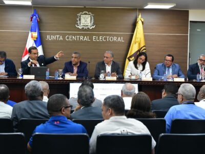 JCE dialoga con partidos sobre nueva cédula y logística electoral rumbo a 2028