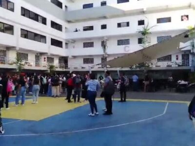 Se desploma parte del techo en la Universidad del Caribe; no se reportan heridos