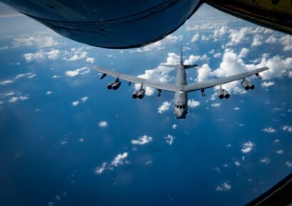 EE. UU. exhibe poder militar en el Caribe con bombardeos B-52 en Operación Lanza del Sur