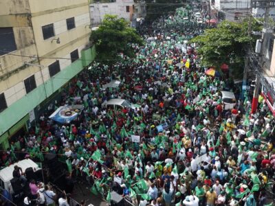 Leonel Fernández arremete contra el PRM en la “Marcha del Pueblo” y asegura que dejarán el poder en 2028