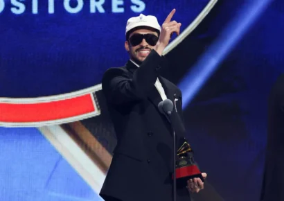 Bad Bunny conquista el Latin Grammy al Álbum del Año con “DeBÍ TiRAR MáS FOToS”