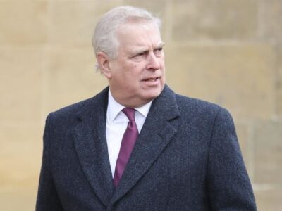 Correos de Epstein confirman que la foto del expríncipe Andrés con una menor es real