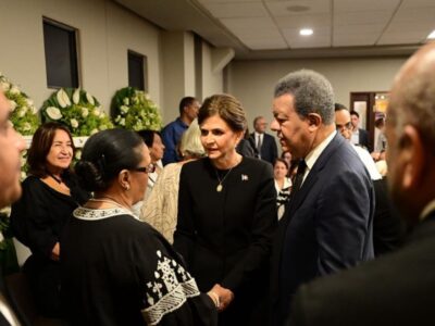 Vicepresidenta Raquel Peña y líderes nacionales acuden a Funeraria Blandino para solidarizarse con el expresidente Leonel Fernández
