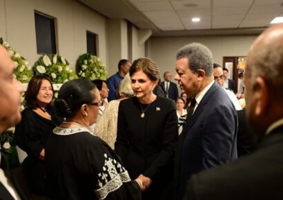 Vicepresidenta Raquel Peña y líderes nacionales acuden a Funeraria Blandino para solidarizarse con el expresidente Leonel Fernández