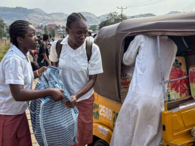 Nigeria vive nueva ola de secuestros: 50 estudiantes logran escapar mientras cientos siguen cautivos