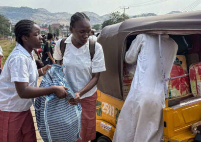 Nigeria vive nueva ola de secuestros: 50 estudiantes logran escapar mientras cientos siguen cautivos