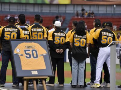 Águilas Cibaeñas retiran el número 50 de Julián Tavárez en emotiva ceremonia