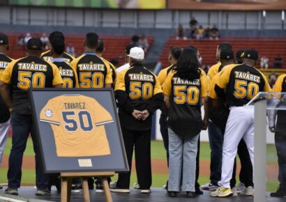 Águilas Cibaeñas retiran el número 50 de Julián Tavárez en emotiva ceremonia