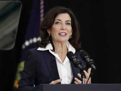 Gobernadora de Nueva York, Kathy Hochul, será recibida por el alcalde de Santiago, Ulises Rodríguez