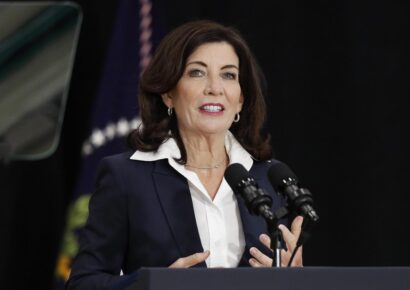Gobernadora de Nueva York, Kathy Hochul, será recibida por el alcalde de Santiago, Ulises Rodríguez
