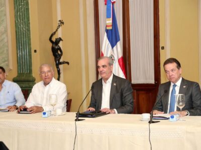 Abinader garantiza abastecimiento y estabilidad de precios para las festividades navideñas