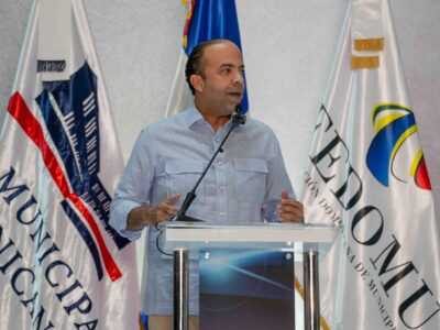 Fedomu distingue a Samuel Pereyra por su respaldo a la gestión municipal dominicana