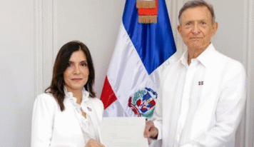 Canciller Álvarez recibe las Copias de las Cartas Credenciales de la nueva embajadora de Estados Unidos en RD
