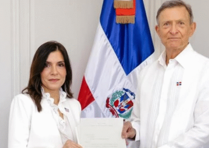 Canciller Álvarez recibe las Copias de las Cartas Credenciales de la nueva embajadora de Estados Unidos en RD