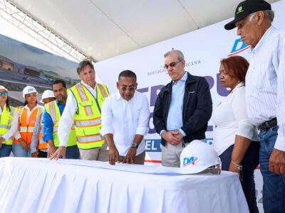 Abinader supervisa avances del Aeropuerto Doméstico El Granero del Sur en San Juan