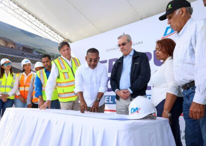 Abinader supervisa avances del Aeropuerto Doméstico El Granero del Sur en San Juan