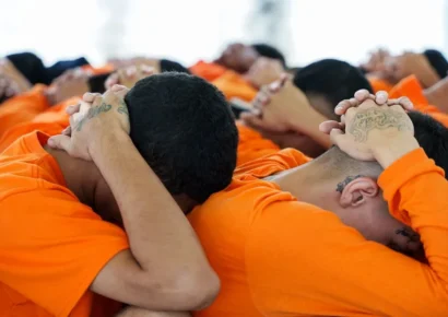 Hallan 27 presos ahorcados en una cárcel de Ecuador en medio de una ola de violencia penitenciaria