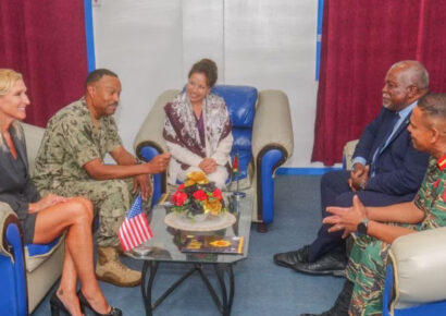 Jefe del Comando Sur de EE.UU. visita Guyana y Surinam tras sobrevuelo de B-52 cerca de Venezuela