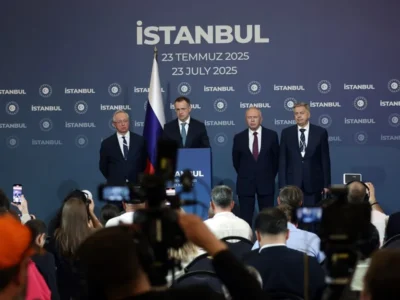 Rusia afirma estar lista para reanudar las negociaciones con Ucrania en Estambul, pero Kiev exige un alto el fuego previo