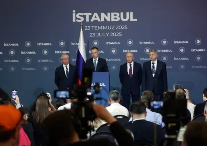 Rusia afirma estar lista para reanudar las negociaciones con Ucrania en Estambul, pero Kiev exige un alto el fuego previo