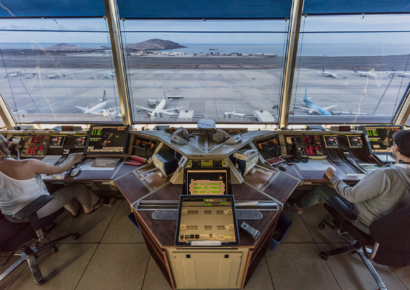 Trump amenaza con recortes salariales a controladores ausentes y promete bonificación a quienes se mantuvieron en servicio