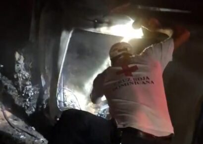Dos personas mueren calcinadas tras accidente en Villa Altagracia
