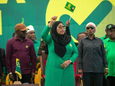 Samia Suluhu Hassan jura como presidenta de Tanzania tras unas elecciones marcadas por la violencia y denuncias de fraude