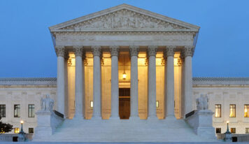 Tribunal Supremo de EE. UU. analiza legalidad de aranceles impuestos por Trump bajo ley de emergencia