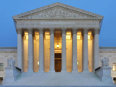 Tribunal Supremo de EE. UU. analiza legalidad de aranceles impuestos por Trump bajo ley de emergencia