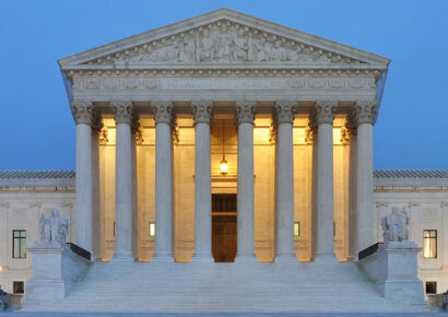 Tribunal Supremo de EE. UU. analiza legalidad de aranceles impuestos por Trump bajo ley de emergencia