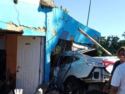 Explosión de un tanque de agua en Consuelo, San Pedro de Macorís deja dos personas heridas y varias viviendas dañadas