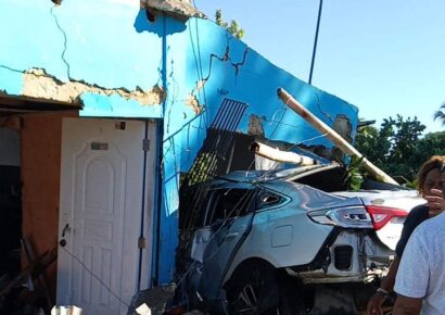 Explosión de un tanque de agua en Consuelo, San Pedro de Macorís deja dos personas heridas y varias viviendas dañadas