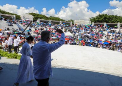 Feligreses celebran la creación de la Diócesis Stella Maris y la consagración de su primer obispo