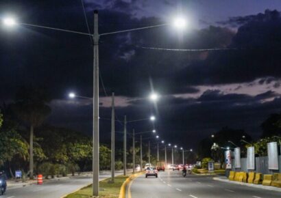 RD Vial instalará lámparas solares en principales autopistas para reforzar seguridad