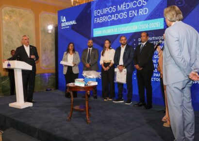 Abinader: RD se consolida como líder regional en manufactura de dispositivos médicos y electrónicos