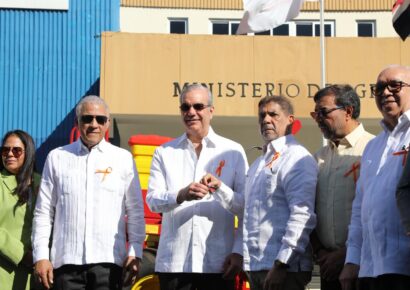 Abinader entrega maquinarias para modernizar el campo y reducir mano de obra extranjera