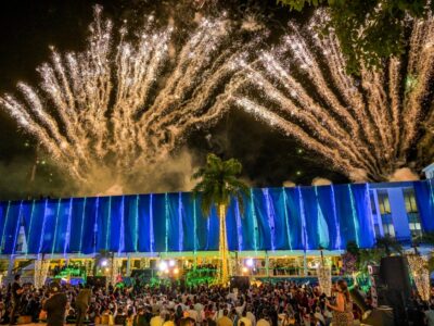 Santiago da la bienvenida a la Navidad con el encendido del Bosque Encantado “Encatus”