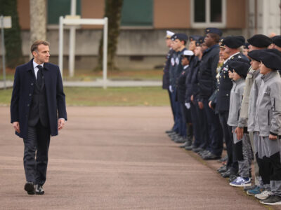 Francia lanza un servicio militar voluntario de 10 meses para jóvenes de 18 y 19 años