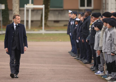 Francia lanza un servicio militar voluntario de 10 meses para jóvenes de 18 y 19 años
