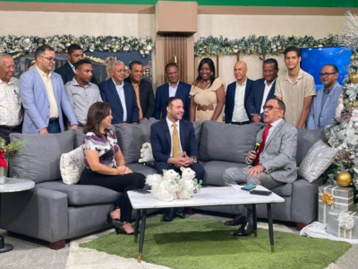 Johnny Pujols advierte sobre riesgos para la democracia y llama a fortalecer institucionalidad