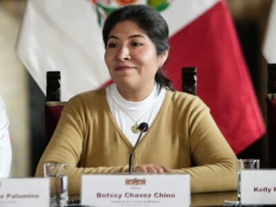 Juez supremo de Perú ordena capturar a Betssy Chávez, ex primera ministra asilada en la embajada de México