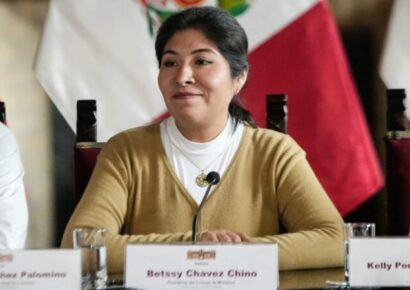 Juez supremo de Perú ordena capturar a Betssy Chávez, ex primera ministra asilada en la embajada de México