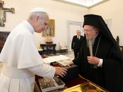 Papa León XIV y Bartolomé I firman declaración conjunta por la paz en Estambul