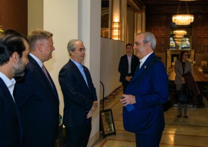 Abinader impulsa alianza estratégica en semiconductores durante visita a San José