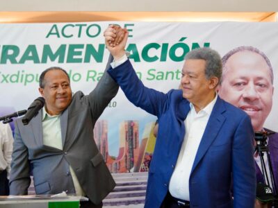 Expresidente del PRM en Padre Las Casas, Ramón Santana, y líderes de Azua son juramentados por Leonel en la FP