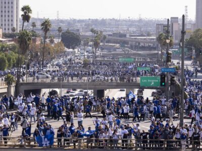 Los Dodgers celebran su segundo título consecutivo de Serie Mundial con multitudinario desfile en Los Ángeles