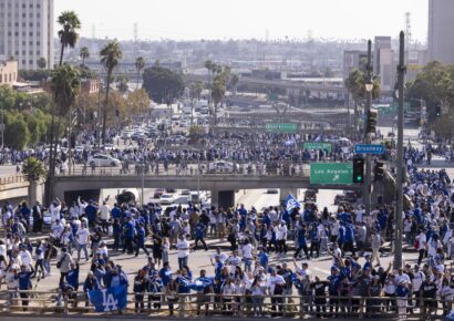 Los Dodgers celebran su segundo título consecutivo de Serie Mundial con multitudinario desfile en Los Ángeles